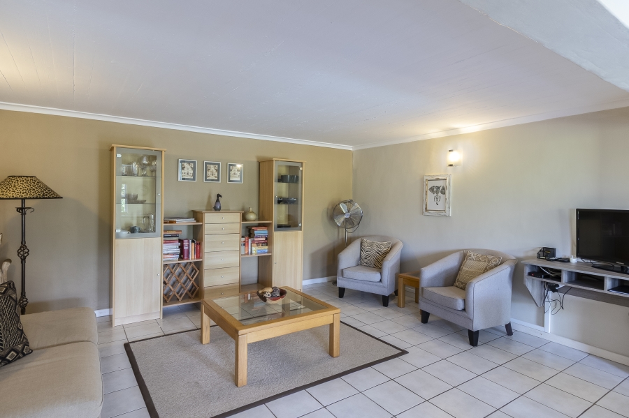 6 Bedroom Property for Sale in Roundhay Western Cape